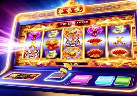 Ikan Hoki fishing game interface on 03 togel showing aquarium, targeting reticle, and fish animations